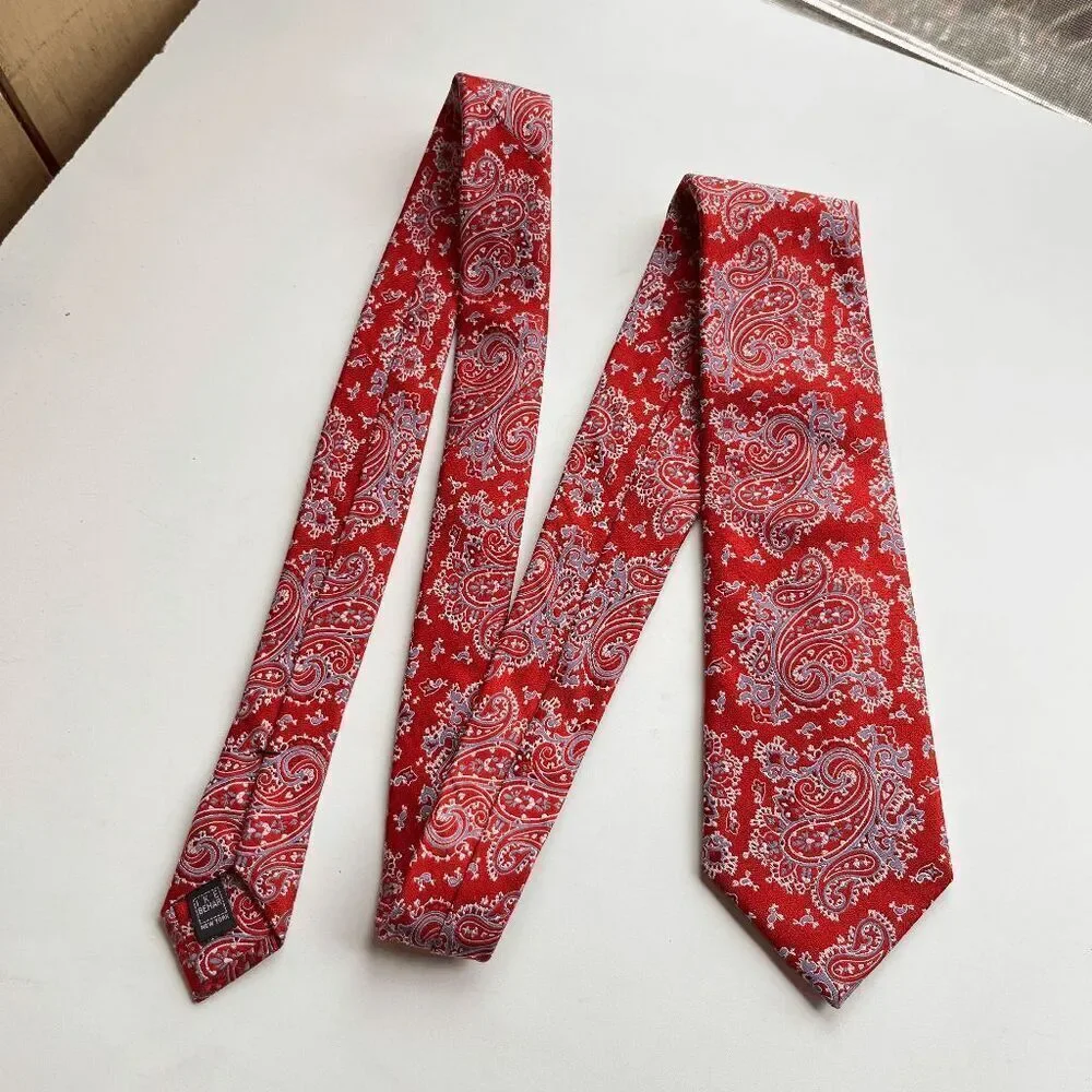 Ike Behar New York Red Paisley Silk Tie 59 x 3.5 Classic Menswear